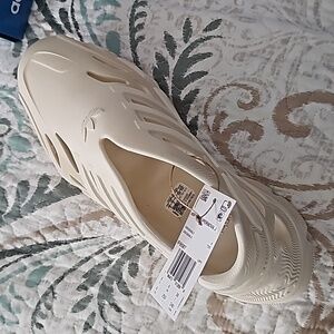 Adifom supernova j size 6.  Nwt. Sold as is.  Offers welcome